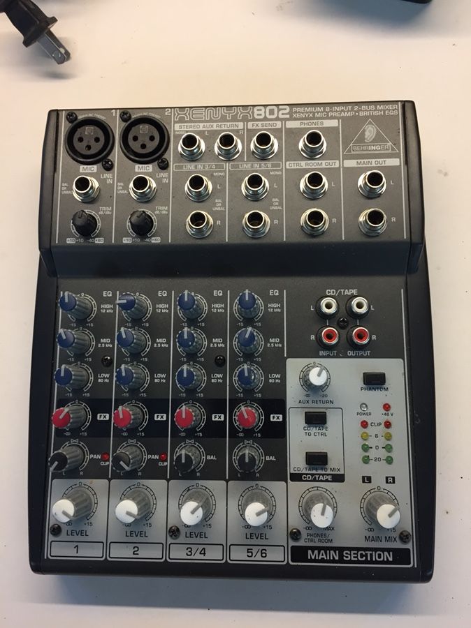Bheringer Xrnyx 802 audio mixer in very good condition.