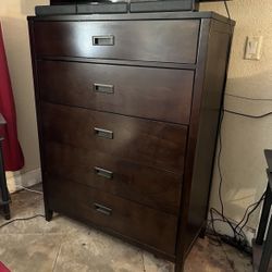 Dresser 