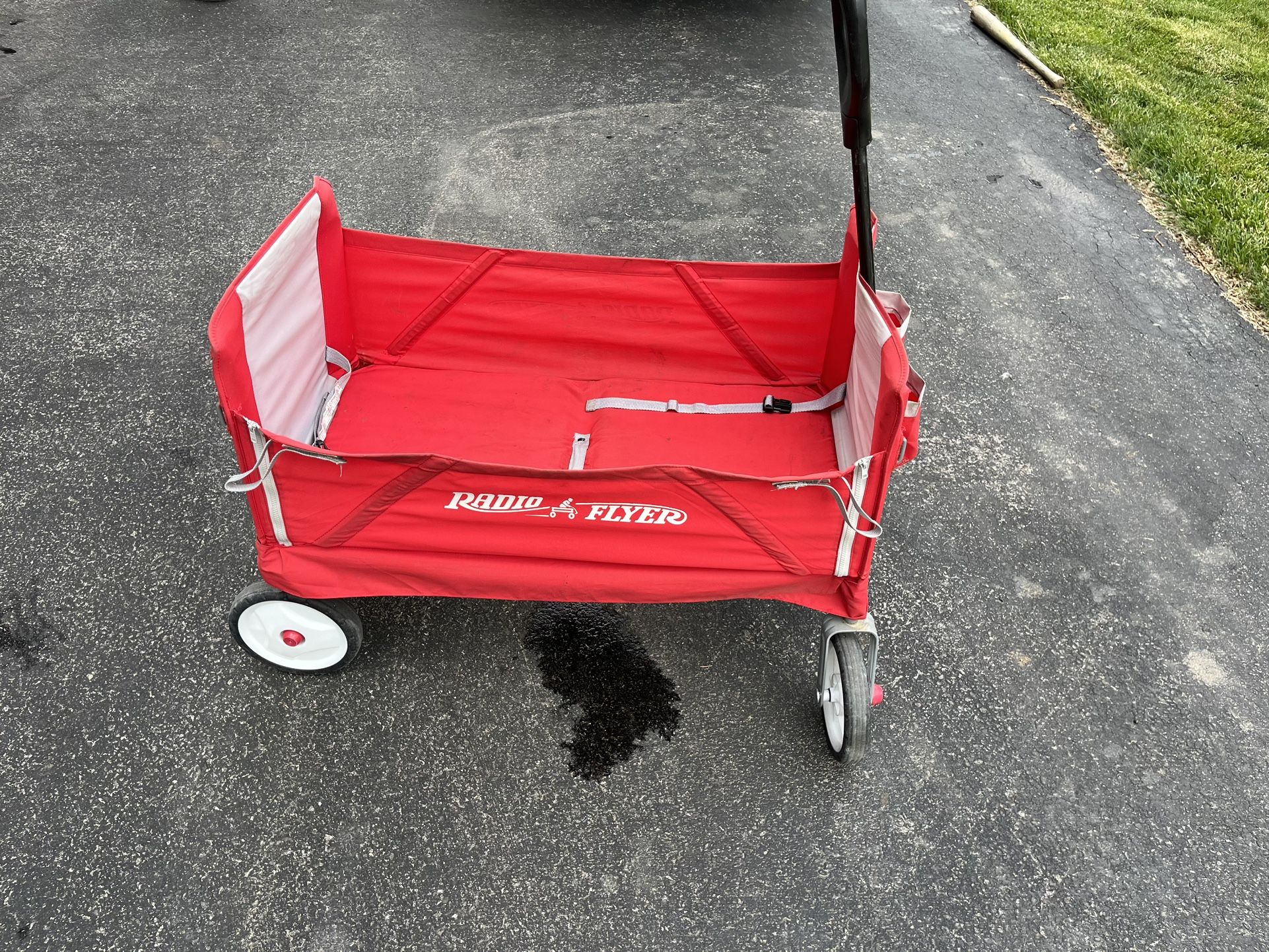 Folding Red Radio Flyer wagon w/ seats