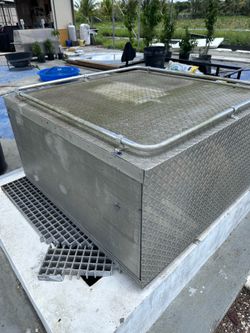 Aluminum dog box (2 dogs)