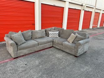 *FREE DELIVERY* Gray L Shaped Sectional Sofa - Haverty’s