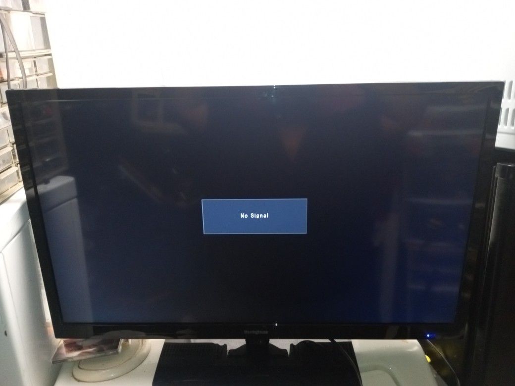 32 Inch HD Tv No Remote WORKS PERFECT