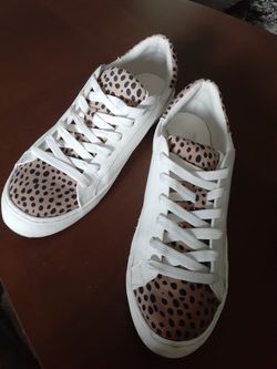 Sneakers Size 9