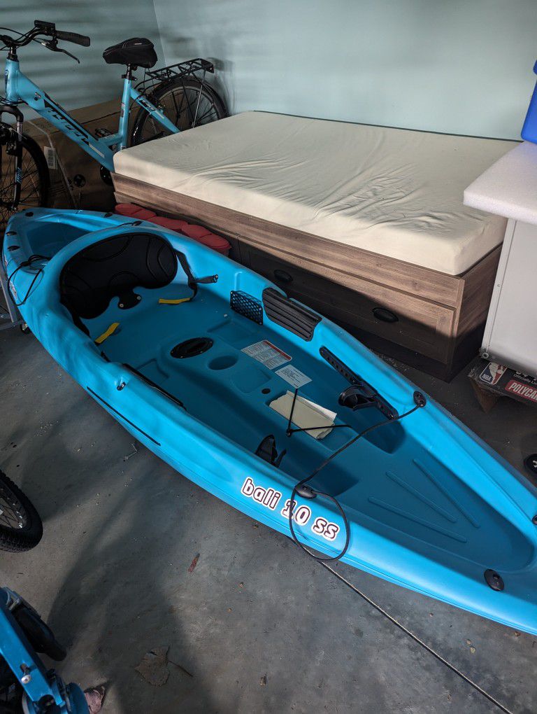 Sun Dolphin Bali 10 SS Kayak Brand New 