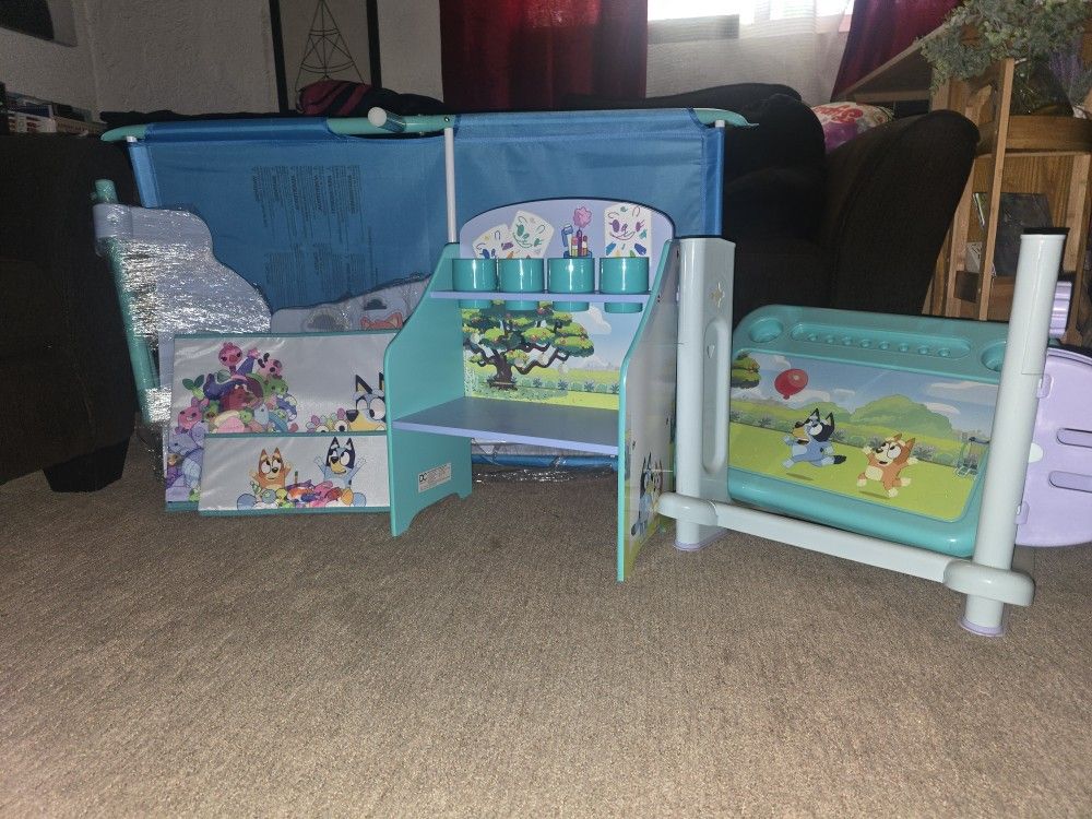 Bluey Desk Set and Toddler Bed