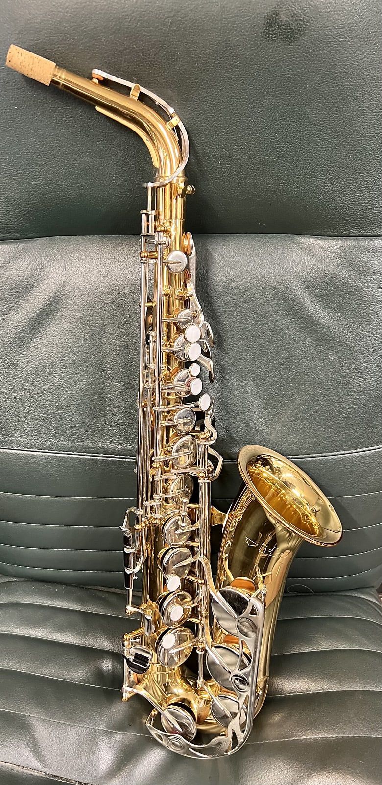 Vito Alto Saxophone w/ Hardshell Case