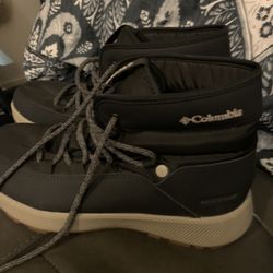 Columbia Snow boots Size 8.5 Wm’s.