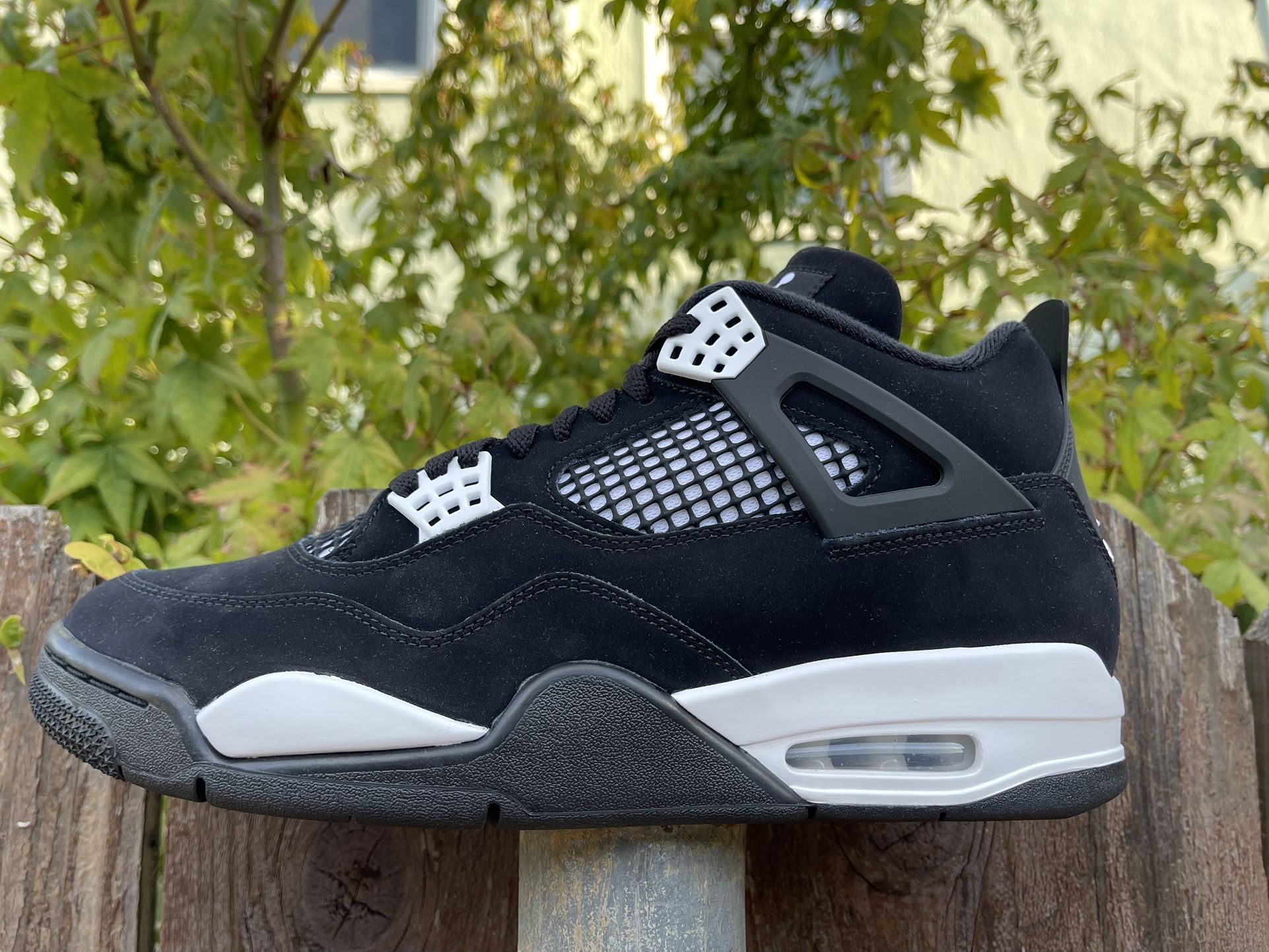 Air Jordan Retro 4 “ White Thunder “ Size 10.5 DS