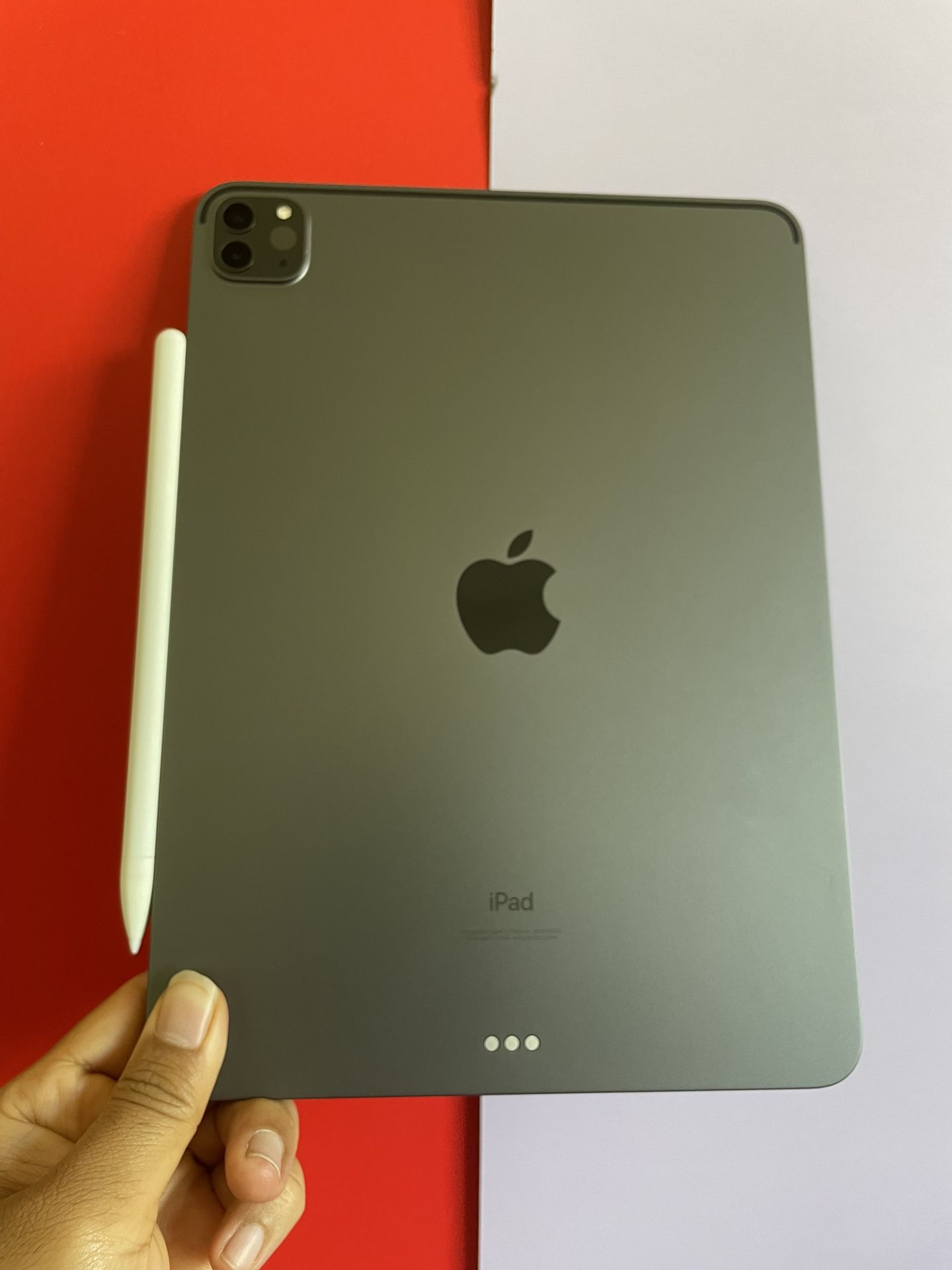 128GB Apple IPad Pro 11” 3rd Generation (2021 Model / M1 chip/ Liquid Retina / Face ID)  with pen, keyboard & Accesories (1TB $849)