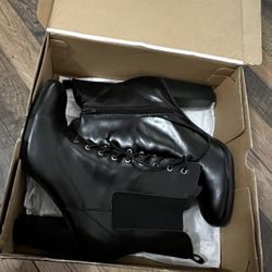 Brand New With Box Black Leather Women Boots Heels Shoes Size 8.5 Liz Claiborne 