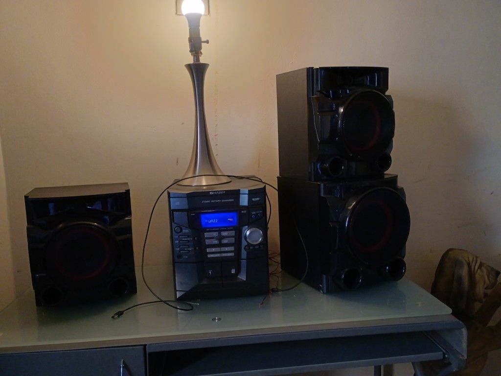 Sharp Stereo 3 CD Disc Rotary Changer Very Nice With Three Nice Speakers Good Sound Speakers Are New
