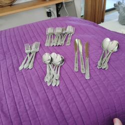 SILVERWARE SET