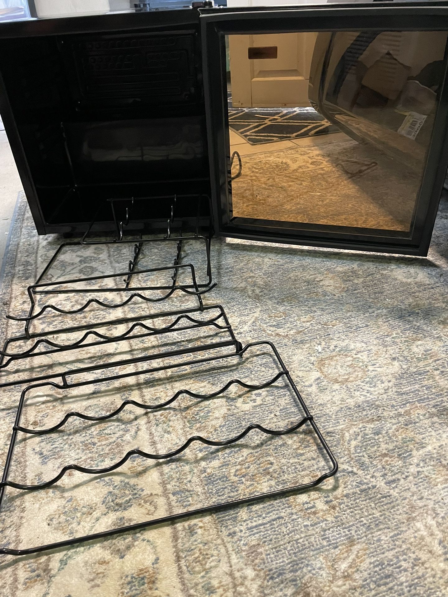 Ewave Black 16BOTTLE WINE COOLER Capacity 16 Bottles for Sale in Gig