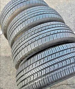 265 70 18 Bridgestone tires Con 80% de Vida Las 4