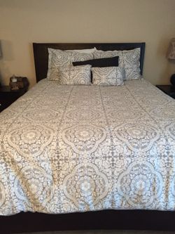 King size comforter -Tahari-classic style