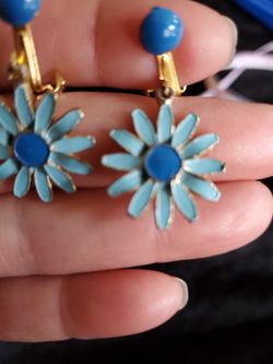 Vintage Clip On Earrings