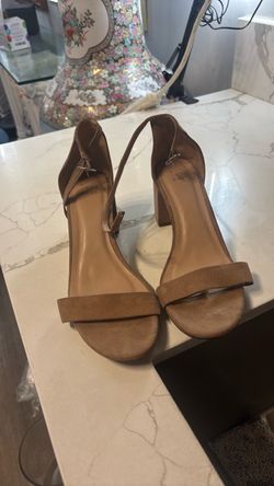 Sz 9 tan ankle straps heels