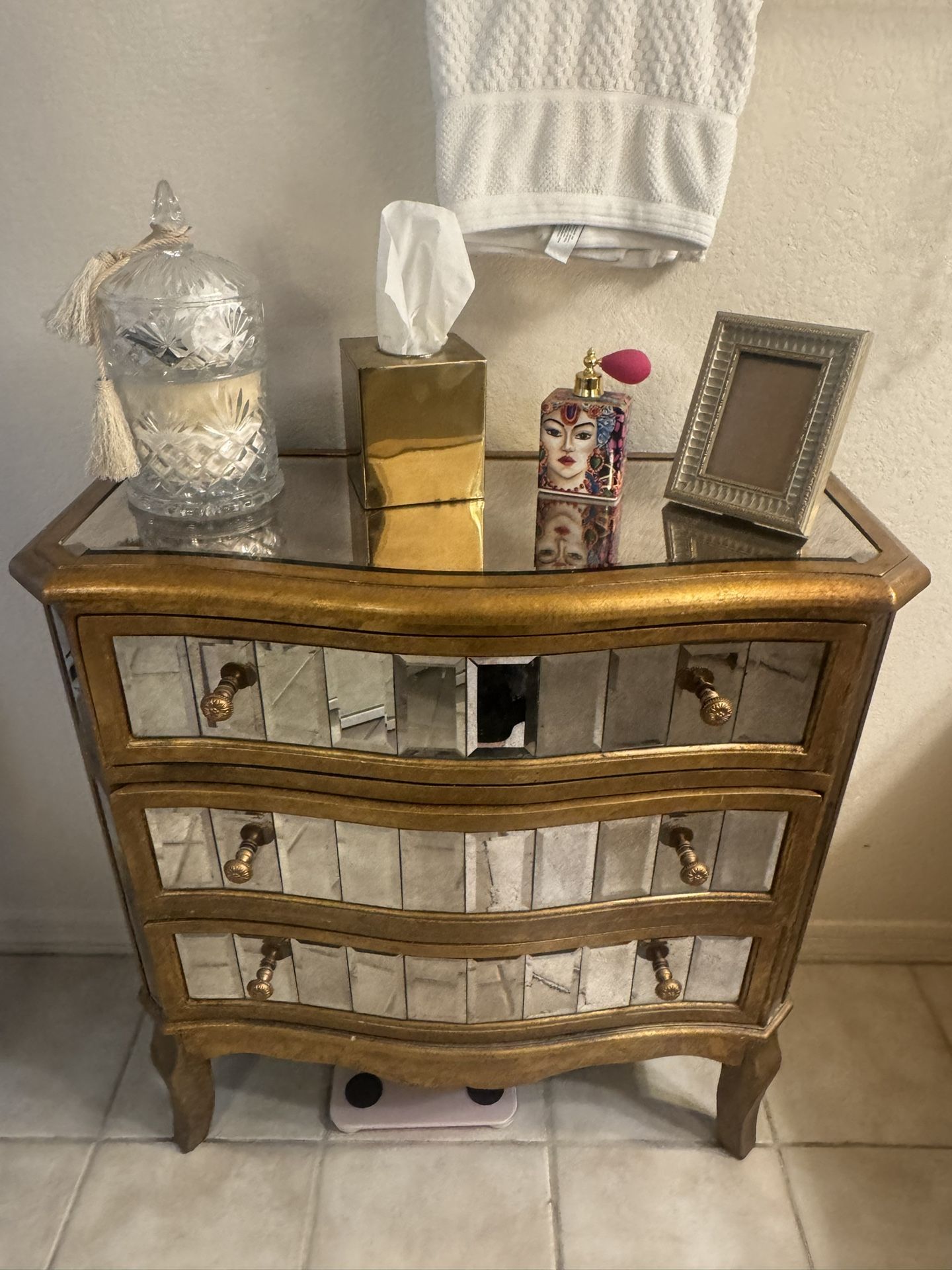 Small dresser Gold And Mirrored
