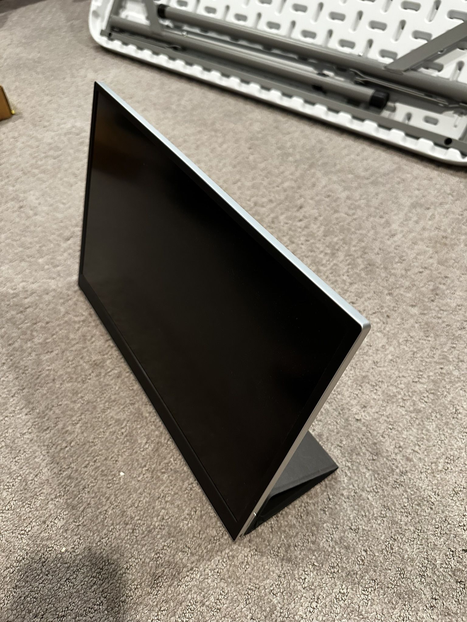LG gram +View 16 Inch Portable Monitor, USB-C, Folio Cover (16MQ70.ADSU1)