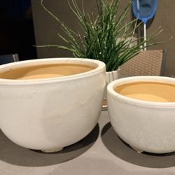 Set Of White Ceramic Footed Planter 