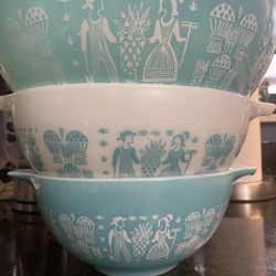 Vintage Pyrex Turquoise Blue Amish  Bowls 