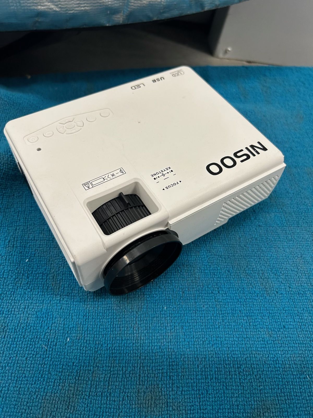 Nisoo M10 1080p Mini Projector
