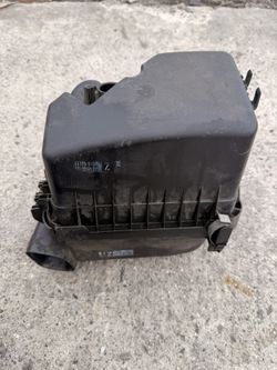 2014 to 2019 Toyota Corolla Air Cleaner Filter Box Assembly 