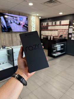 Moto RAZR 2025 256GB Unlocked - Brand New - Phoenix AZ