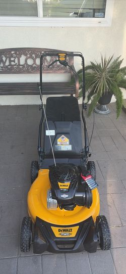 Gas self propelled lawnmower
