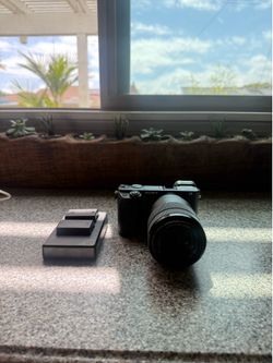 SONY A6400 W/SONY 18-135MM LENS
