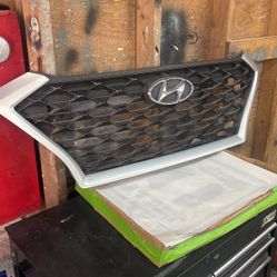 19-20 HYUNDAI TUCSON UPPER FRONT GRILLE