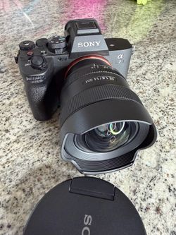 Sony Alpha a7 IV Mirrorless Camera with FE 14mm f/1.8 GM Lens – Excellent Condition