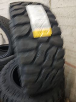 New set of tires aplus mud terrain 35 1250 20 lt