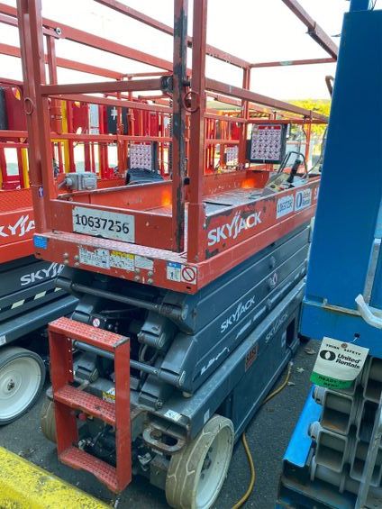 26 FT SKYJACK SCISSSOR SPECIAL VALUE LOW HOURS
