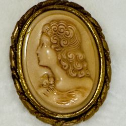Vintage Cameo Victorian Brooch