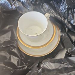 10 People Place Setting 