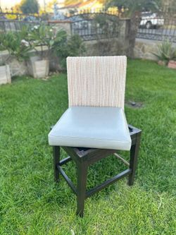 Se  Vende Juego de 4 Sillas .