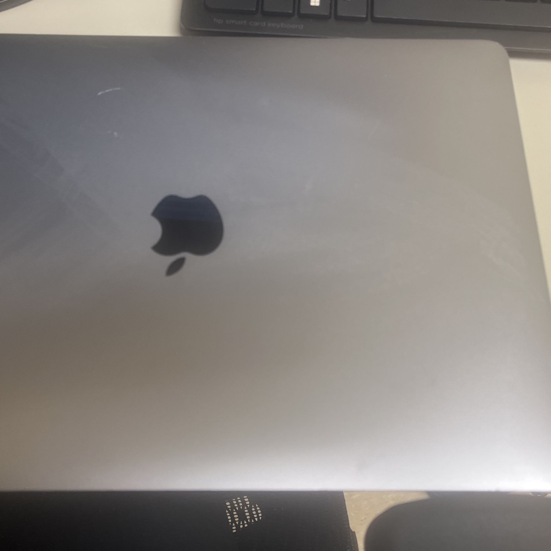 macbook air 13 inch for 750 (comes with charger) 