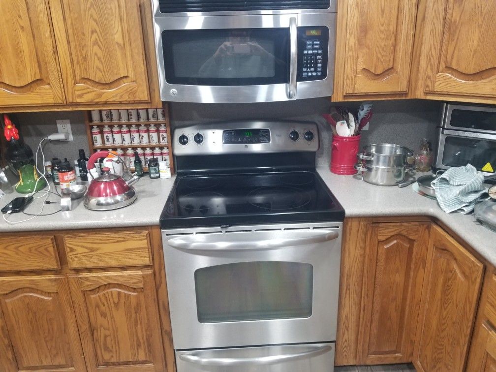 Range/oven GE Profile Electric With Microwave
