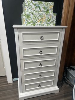 5 Drawer Tall Dresser