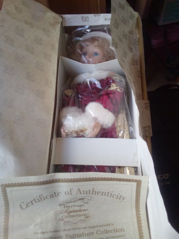 Hamilton Signature Collection Pretty Winter Doll