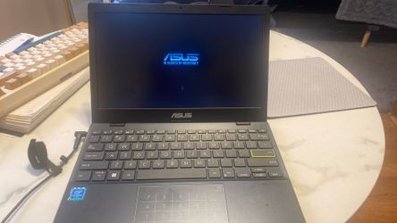 Asus Notebook Computer Win 10 Great Condition