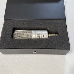 Audio-Technica AT4047/SV studio condenser Microphone