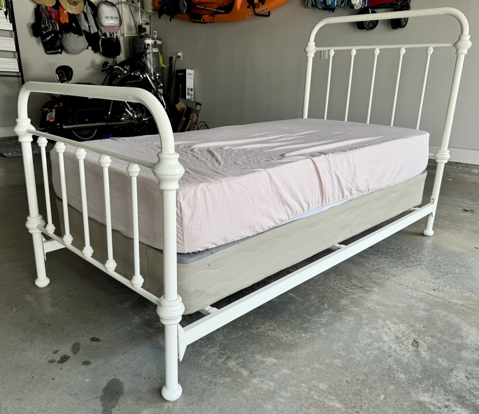 🌟 Twin Bed Combo – Sweet Dreams Starter Pack! 🌙