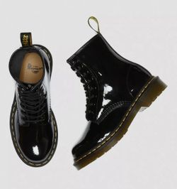 Dr. Martens 1460 AirWair Black Leather Boots 11821 - Size Men 4 / Women 5 - NEW