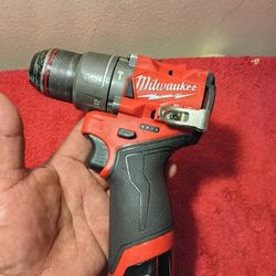 Used M12 Milwaukee Fuel Hammer Drill Con Batería $70