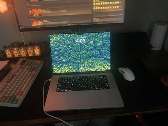 MacBook Pro M3 Pro Chip 2024