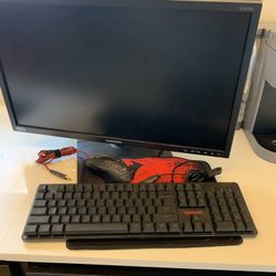 Computer Monitor With Light Up Keyboard, Mouse And Mouse Pad 