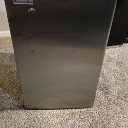 3.9 CF Mini Fridge And Freezer 