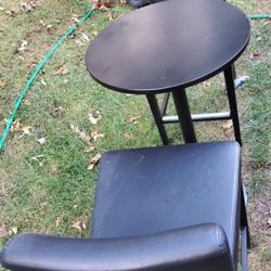 3-Piece Round Black Pub Table with Two Wood Stool Square Legs